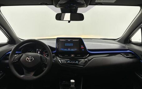Toyota C-HR I рестайлинг, 2020 год, 2 190 000 рублей, 7 фотография