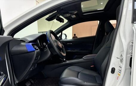 Toyota C-HR I рестайлинг, 2020 год, 2 190 000 рублей, 8 фотография