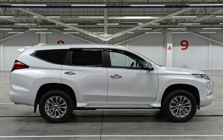 Mitsubishi Pajero Sport III рестайлинг, 2020 год, 3 960 000 рублей, 5 фотография