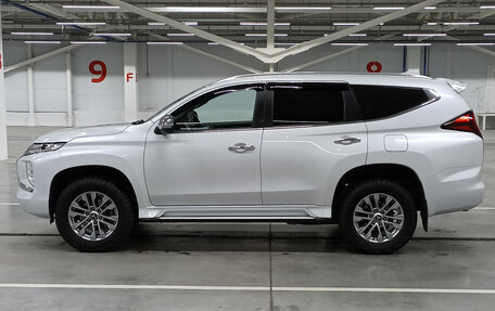 Mitsubishi Pajero Sport III рестайлинг, 2020 год, 3 960 000 рублей, 10 фотография