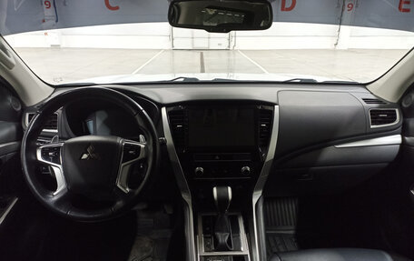 Mitsubishi Pajero Sport III рестайлинг, 2020 год, 3 960 000 рублей, 17 фотография