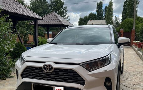 Toyota RAV4, 2021 год, 3 000 000 рублей, 3 фотография