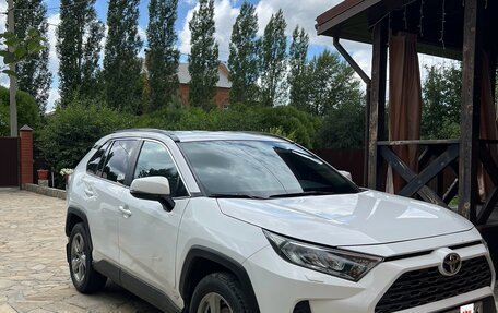 Toyota RAV4, 2021 год, 3 000 000 рублей, 5 фотография