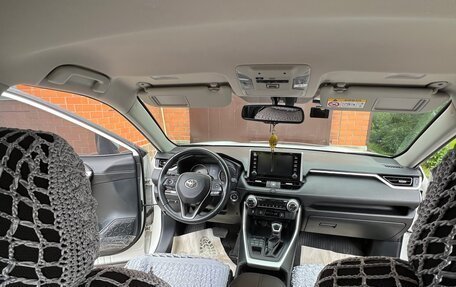 Toyota RAV4, 2021 год, 3 000 000 рублей, 12 фотография