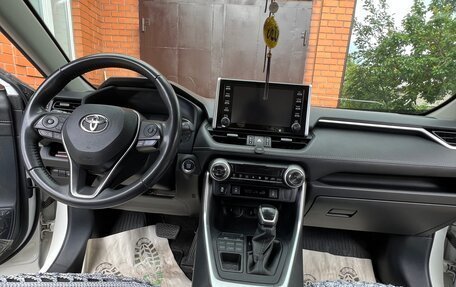 Toyota RAV4, 2021 год, 3 000 000 рублей, 11 фотография