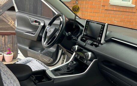 Toyota RAV4, 2021 год, 3 000 000 рублей, 8 фотография