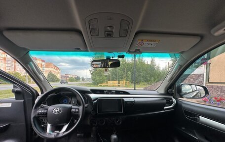 Toyota Hilux VIII, 2018 год, 3 200 000 рублей, 9 фотография