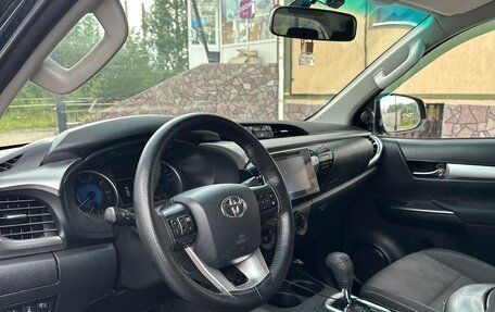 Toyota Hilux VIII, 2018 год, 3 200 000 рублей, 8 фотография
