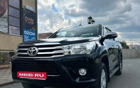 Toyota Hilux VIII, 2018 год, 3 200 000 рублей, 2 фотография