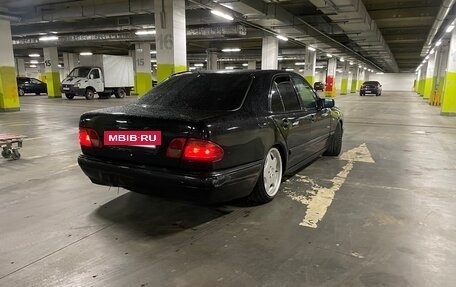 Mercedes-Benz E-Класс, 1996 год, 270 000 рублей, 2 фотография