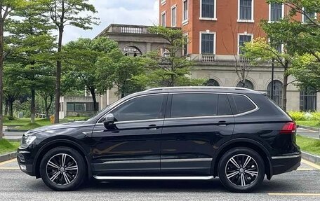 Volkswagen Tiguan II, 2020 год, 2 200 000 рублей, 3 фотография