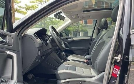 Volkswagen Tiguan II, 2020 год, 2 200 000 рублей, 5 фотография