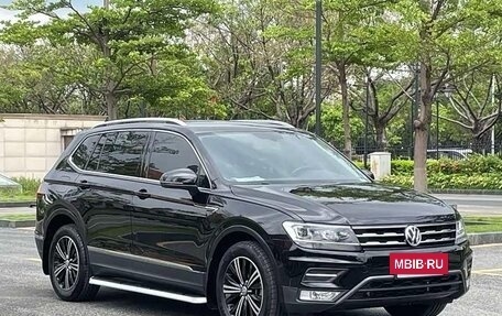 Volkswagen Tiguan II, 2020 год, 2 200 000 рублей, 2 фотография