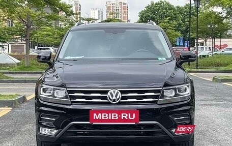 Volkswagen Tiguan II, 2020 год, 2 200 000 рублей, 4 фотография
