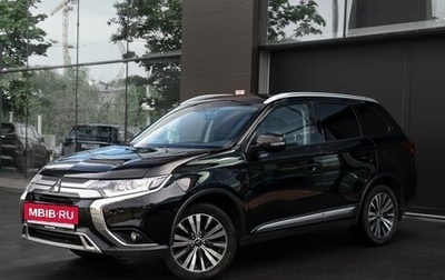 Mitsubishi Outlander III рестайлинг 3, 2019 год, 2 045 000 рублей, 1 фотография