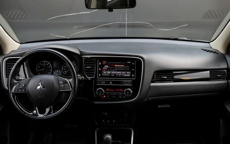 Mitsubishi Outlander III рестайлинг 3, 2019 год, 2 045 000 рублей, 11 фотография