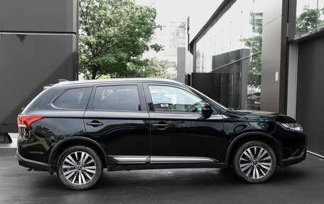 Mitsubishi Outlander III рестайлинг 3, 2019 год, 2 045 000 рублей, 4 фотография