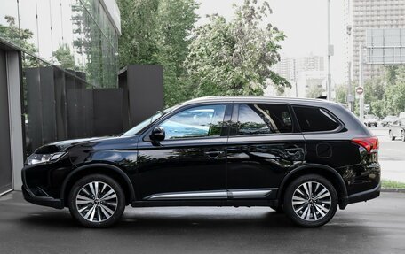Mitsubishi Outlander III рестайлинг 3, 2019 год, 2 045 000 рублей, 8 фотография