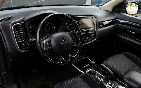 Mitsubishi Outlander III рестайлинг 3, 2019 год, 2 045 000 рублей, 14 фотография