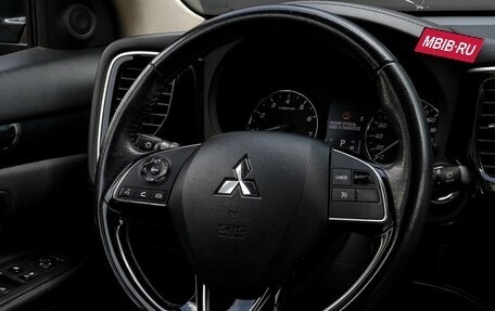 Mitsubishi Outlander III рестайлинг 3, 2019 год, 2 045 000 рублей, 13 фотография