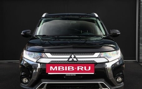 Mitsubishi Outlander III рестайлинг 3, 2019 год, 2 045 000 рублей, 2 фотография