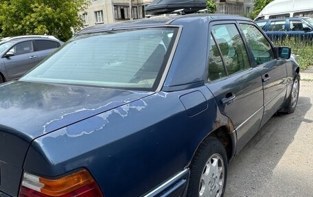 Mercedes-Benz E-Класс, 1993 год, 220 000 рублей, 5 фотография