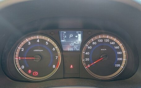 Hyundai Solaris II рестайлинг, 2014 год, 1 400 000 рублей, 6 фотография
