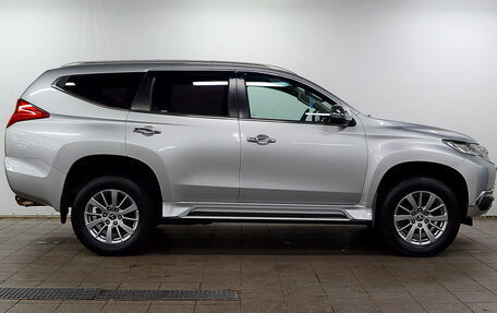 Mitsubishi Pajero Sport III рестайлинг, 2017 год, 2 550 000 рублей, 5 фотография