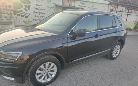 Volkswagen Tiguan II, 2017 год, 2 200 000 рублей, 2 фотография