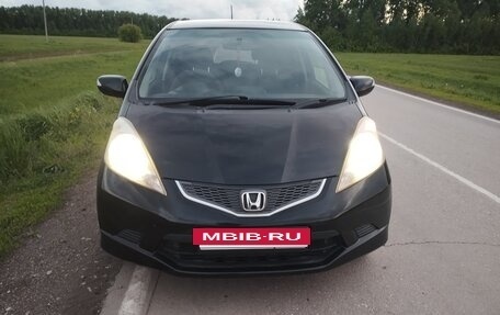 Honda Fit III, 2010 год, 860 000 рублей, 3 фотография