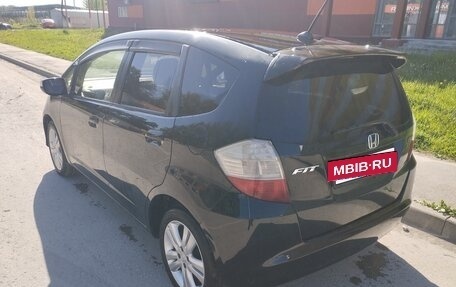 Honda Fit III, 2010 год, 860 000 рублей, 7 фотография
