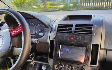 Volkswagen Polo IV рестайлинг, 2004 год, 240 000 рублей, 6 фотография