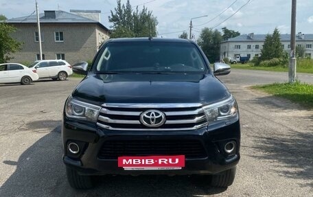 Toyota Hilux VIII, 2017 год, 3 100 000 рублей, 2 фотография