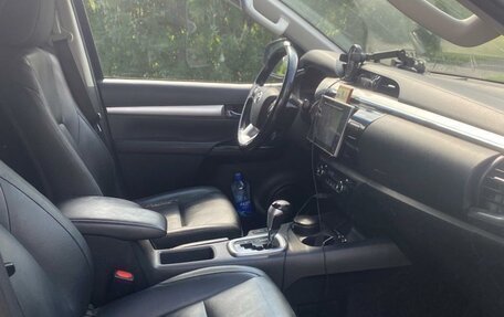 Toyota Hilux VIII, 2017 год, 3 100 000 рублей, 12 фотография