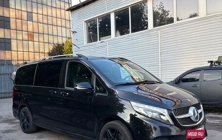 Mercedes-Benz V-Класс, 2019 год, 4 200 000 рублей, 2 фотография