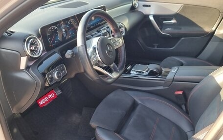 Mercedes-Benz A-Класс, 2019 год, 2 590 000 рублей, 10 фотография