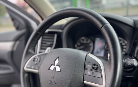 Mitsubishi Outlander III рестайлинг 3, 2012 год, 1 490 000 рублей, 9 фотография