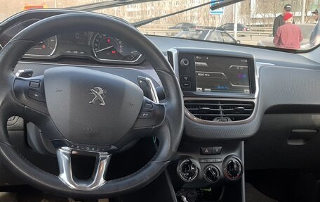 Peugeot 2008 II, 2014 год, 855 000 рублей, 5 фотография