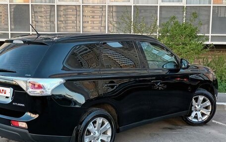 Mitsubishi Outlander III рестайлинг 3, 2013 год, 1 850 000 рублей, 5 фотография