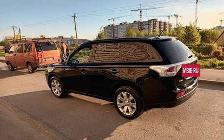 Mitsubishi Outlander III рестайлинг 3, 2013 год, 1 850 000 рублей, 6 фотография
