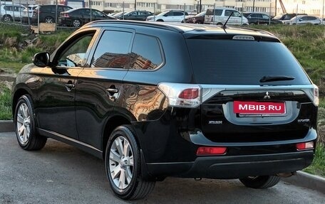 Mitsubishi Outlander III рестайлинг 3, 2013 год, 1 850 000 рублей, 3 фотография