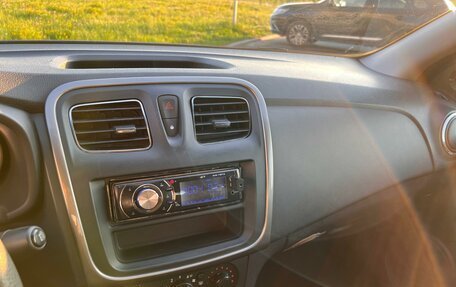 Renault Logan II, 2015 год, 830 000 рублей, 3 фотография