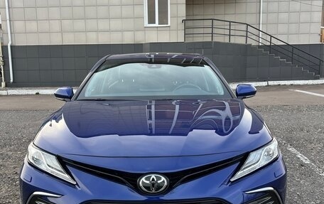 Toyota Camry, 2021 год, 3 080 000 рублей, 1 фотография