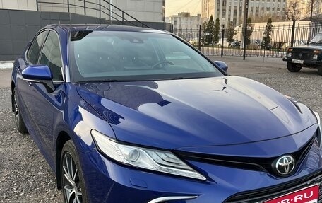 Toyota Camry, 2021 год, 3 080 000 рублей, 2 фотография