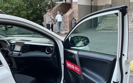 Toyota RAV4, 2017 год, 2 530 000 рублей, 10 фотография