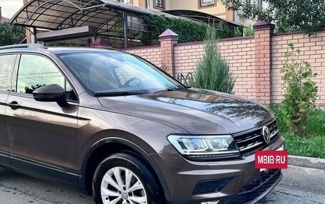 Volkswagen Tiguan II, 2019 год, 2 599 000 рублей, 2 фотография