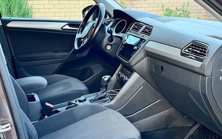 Volkswagen Tiguan II, 2019 год, 2 599 000 рублей, 15 фотография