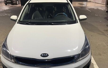 KIA Rio IV, 2018 год, 950 000 рублей, 2 фотография