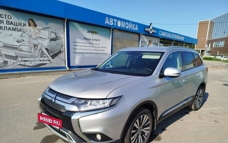 Mitsubishi Outlander III рестайлинг 3, 2021 год, 2 550 000 рублей, 2 фотография
