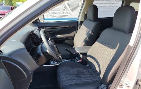 Mitsubishi Outlander III рестайлинг 3, 2021 год, 2 550 000 рублей, 9 фотография
